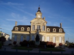 La mairie de St-Denis-de-Pile