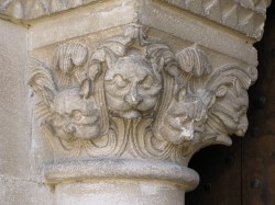 Lalande de Pomerol, église : détail du chapiteau