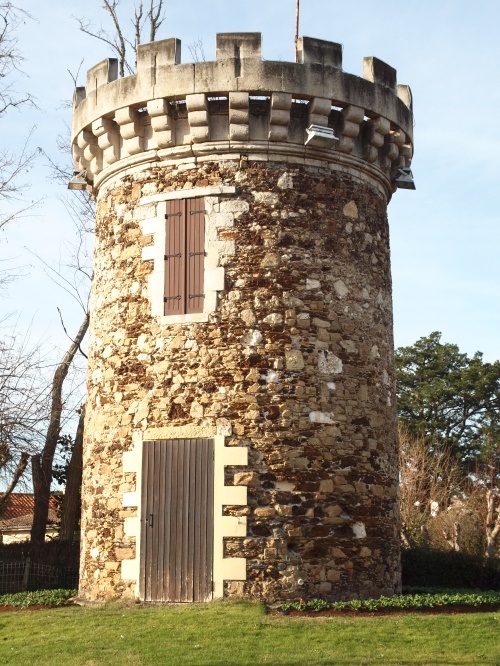 La tour d'Arès a été construite en 1840 par Louis-David Allègre