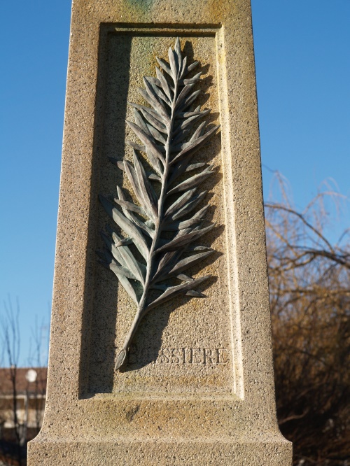 Détaiil du monument dédié à ernest Boissière