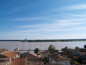 Le port sur l'estuaire de la Gironde