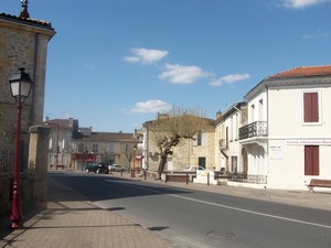 Le bourg de Castres-Gironde