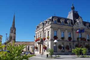 Le centre ville de Coutras