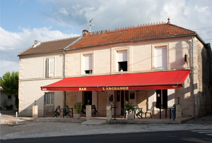 FRONTENAC : Bar "L'Archange"