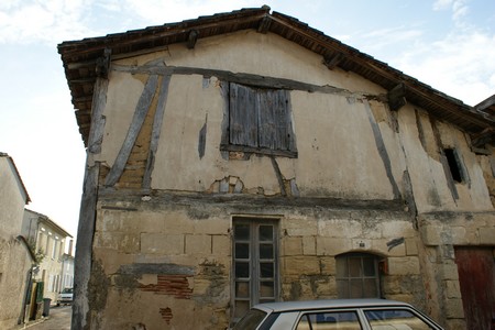 Photo Guîtres: Une maison très ancienne