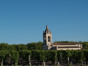 MARGAUX : Le vignoble et l'église de Margaux 