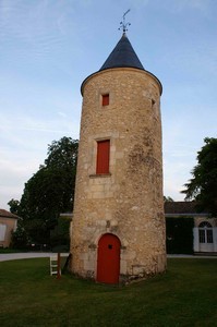 Martillac : Tour du 17ème siècle au château la Tour-Martillac