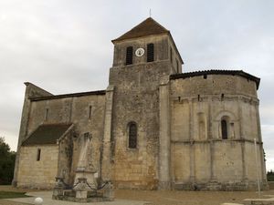Saint Martin du Bois : L'église