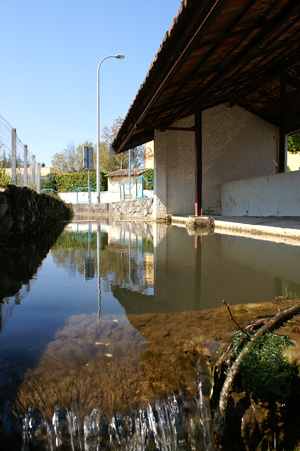 lavoir au centre de Saint Médard d'Eyrans