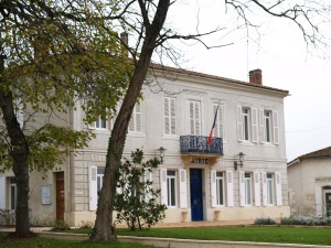 ST ESTEPHE : La mairie de St-Estèphe
