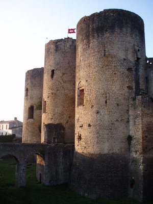VILLANDRAUT : Le château de Villandraut